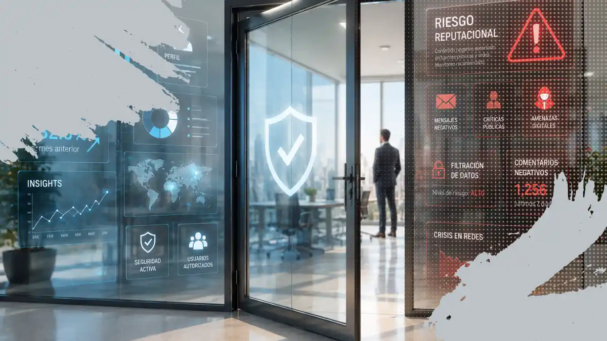Puerta de cristal entreabierta en oficina corporativa con paneles digitales de análisis y alertas de riesgo reputacional, representando equilibrio entre transparencia y protección de datos