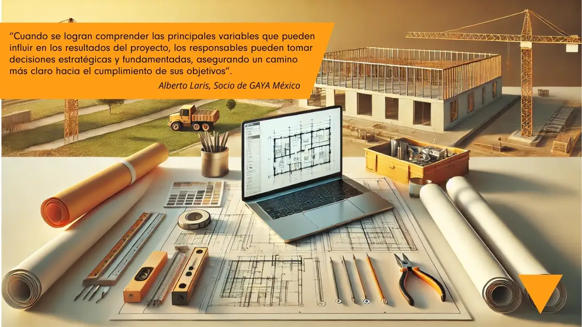 Laptop con planos digitales, herramientas de arquitectura y construcción, y una obra en proceso en el fondo, representando la planificación inmobiliaria.