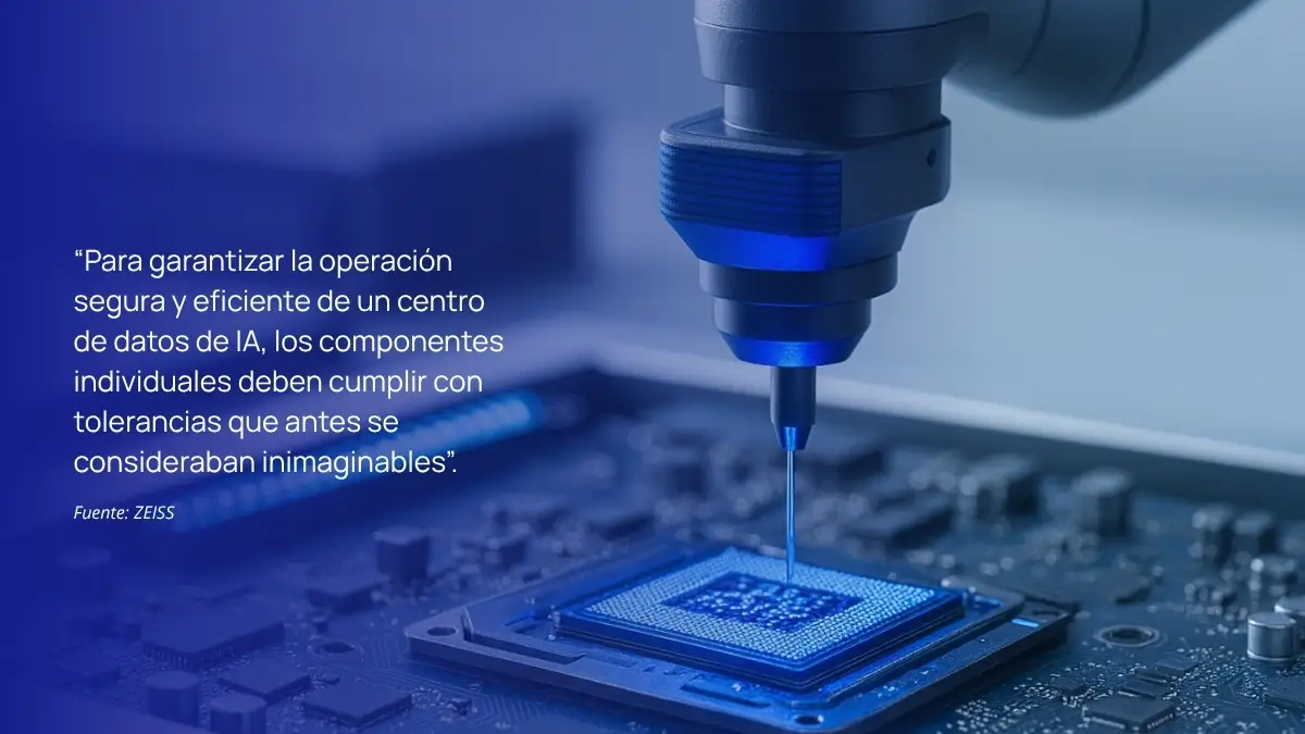 Microscopio automatizado inspeccionando un microchip sobre placa base, simbolizando la metrología de alta precisión aplicada a componentes de centros de datos impulsados por inteligencia artificial.