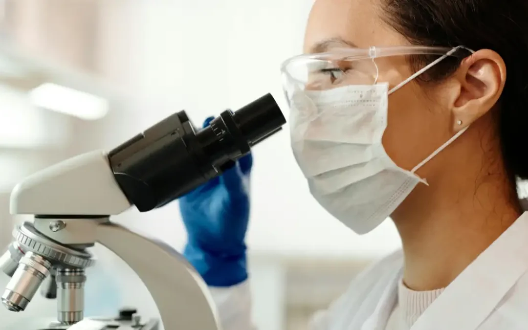 Reskilling y liderazgo femenino en STEM: motores del futuro tecnológico en México y Latinoamérica