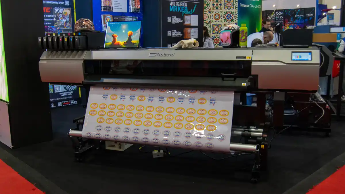 FESPA MÉXICO 2026: Roland DG lanza la serie TrueVIS MG2 con el doble de productividad para aplicaciones UV